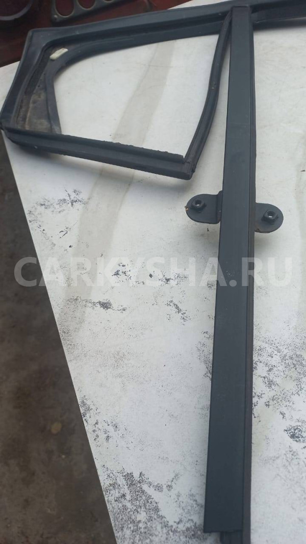 Уплотнитель стекла задней двери правый Chevrolet Cruze (2012—2016) Chevrolet Cruze 