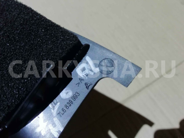 Накладка на дверь Volkswagen Touareg I (2002—2006) Volkswagen Touareg оригинальный номер 7l6839993