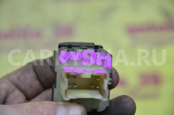 Блок управления стеклоподъемниками Renault Duster 