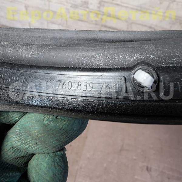 Уплотнитель задней двери VW Touareg 3 (CR7) Volkswagen Touareg оригинальный номер 760839761B