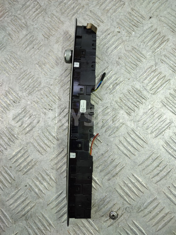 Кнопка BMW X7 G07 (2018—2022) BMW X7 оригинальный номер 61 31 7 949 330