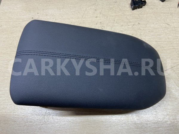 Крышка подлокотника Toyota RAV 4 V (XA50) оригинальный номер 58920-42020-C1