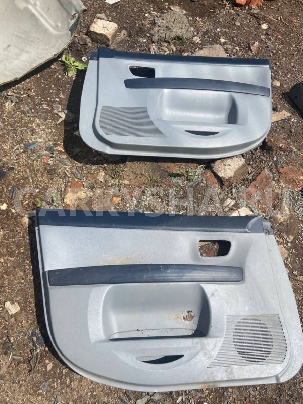 Обшивка двери Mazda Demio IDY (2002—2007) Mazda 2 оригинальный номер D35268450H