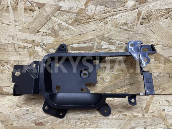 Накладка ручки внутренней правая Toyota Land Cruiser 200 Series оригинальный номер 69277-60061-C0