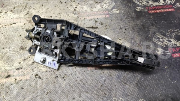 Ручка двери нуружняя правая Шевроле Авео Т300 Chevrolet Aveo оригинальный номер 20768755