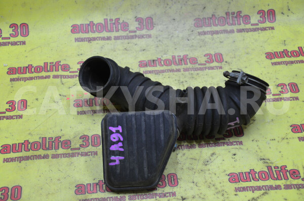 Патрубок воздушного фильтра Mitsubishi Colt оригинальный номер 1502A004