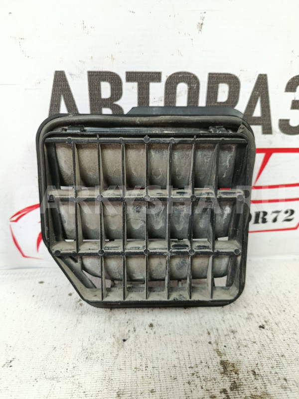 Решетка вентиляционая правая VW Golf Mk5 2003-2009 Volkswagen Golf оригинальный номер 1K0819466