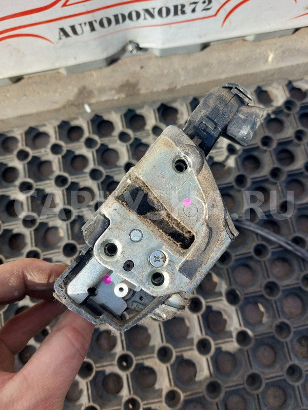 Замок передней правой двериToyota Avensis T 250 Toyota Avensis оригинальный номер 6903002162