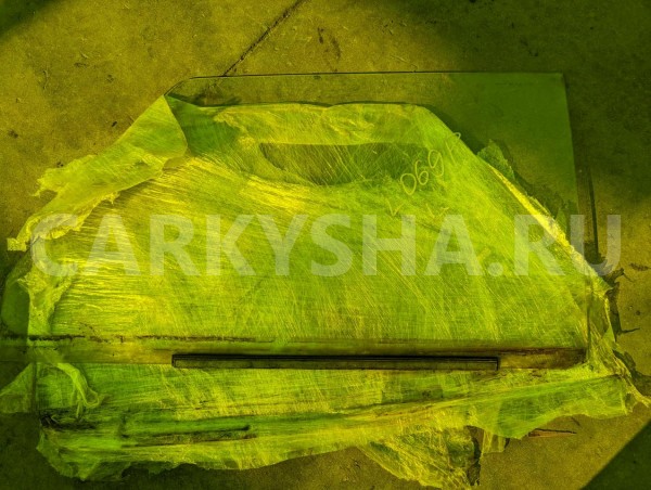 Стекло двери Mitsubishi Delica 