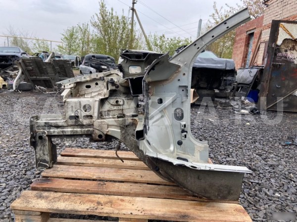 Передняя правая четверть Renault Megane II 2007 г Renault 20 