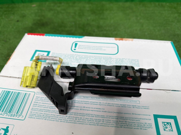 Пиропатрон капота Lexus is 2013-2020 5346053020, правый Lexus IS 