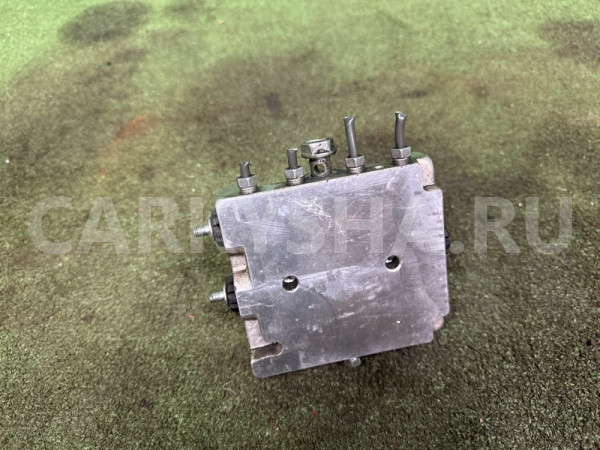 Блок клапанов гидроподвески Toyota Land Cruiser 200 2008-2022 4894060020 Toyota Land Cruiser 