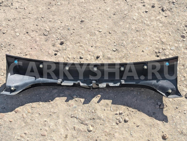 Накладка 5-й двери Toyota Yaris оригинальный номер 76801-K0010