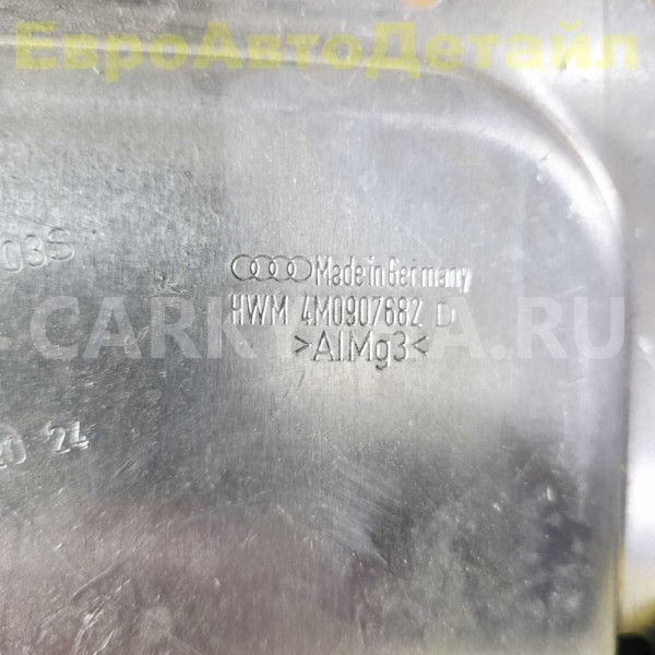 Кронштейн блока камер VW Touareg CR, Audi Q7 Q8 Volkswagen Touareg оригинальный номер 4M0907682D