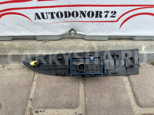 Кнопка стеклоподъемника зад лев Toyota Avensis 3 Toyota Avensis оригинальный номер 7427205050