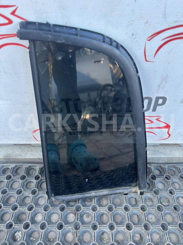 Форточка задней правой двери Hyundai Getz Hyundai Getz оригинальный номер 834611C010