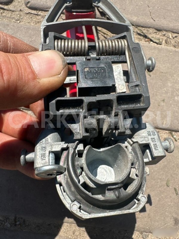 Ручка задней левой двери Volksvagen Golf Plus Volkswagen Golf Plus оригинальный номер 1K0837886A