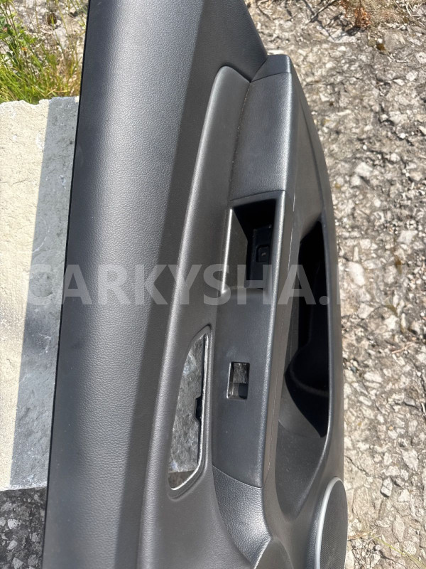 Обшивка двери передняя правая Chevrolet Cruze Chevrolet Cruze оригинальный номер 96957316