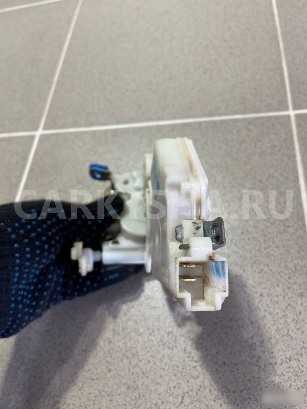 Замок двери передний правый Nissan Primera P10 93 Nissan Primera оригинальный номер 8055201U60