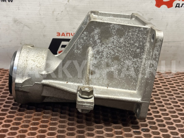 Опорный кронштейн привода BMW X3 оригинальный номер 31 50 7 546 152, 31 50 7 546 152, 31507546152, 7546152, 31 53 7 527 386, 31537527386, 7527386