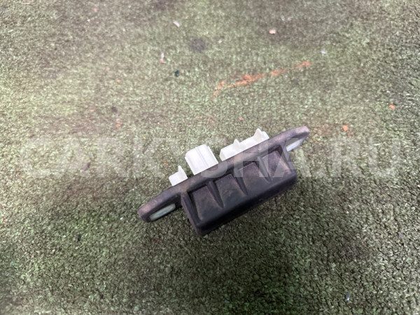 Кнопка открывания багажника Toyota Alphard 2015-2023 8484058010 Toyota Alphard 