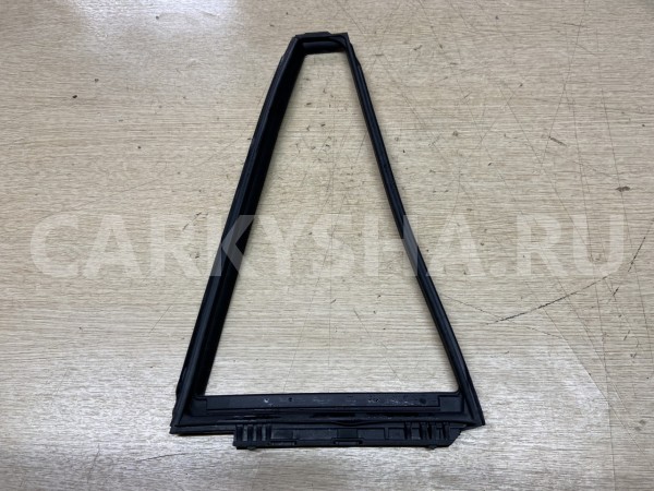 Молдинг стекла задний правый Toyota RAV 4 V (XA50) оригинальный номер 68188-42070