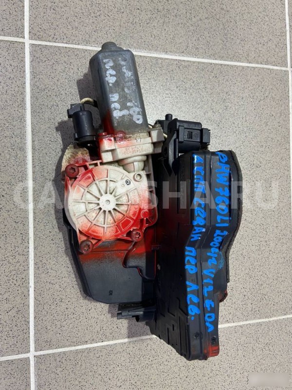 Замок двери передний левый BMW 760LI 2004 г BMW 7er оригинальный номер 8240569