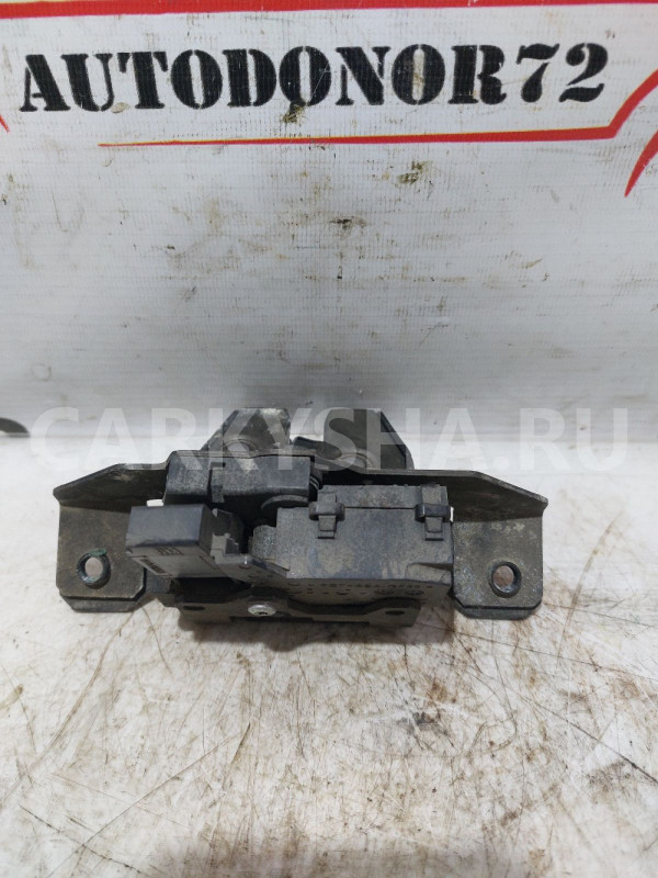 Замок крышки багажника Opel Astra J универсал Opel Astra оригинальный номер 13587646