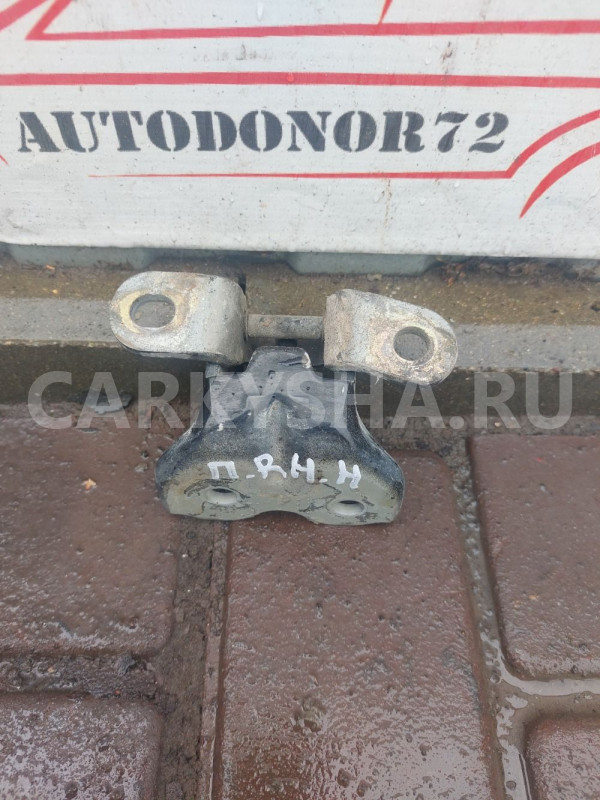 Петля правой передней двери нижняя  Hyundai Getz Hyundai Getz оригинальный номер 793251C000