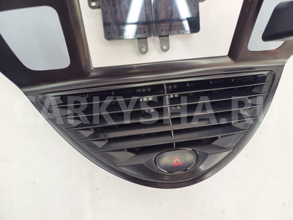 Рамка дисплея Subaru Tribeca 2007 66110XA00A WX EZ30 Subaru Tribeca 
