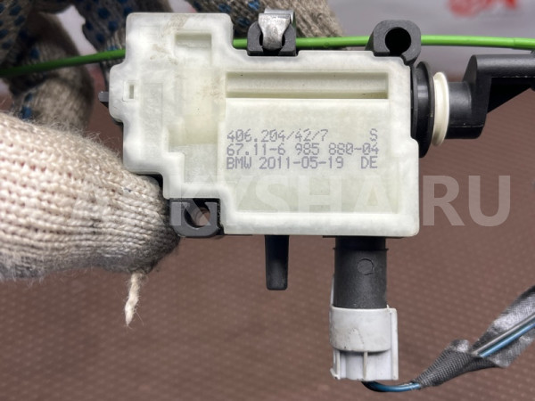 Сервопривод лючка бензобака BMW 3er оригинальный номер 67 11 6 985 880, 67 11 6 985 880, 67116985880, 6985880, 51 25 7 131 748, 51257131748, 7131748