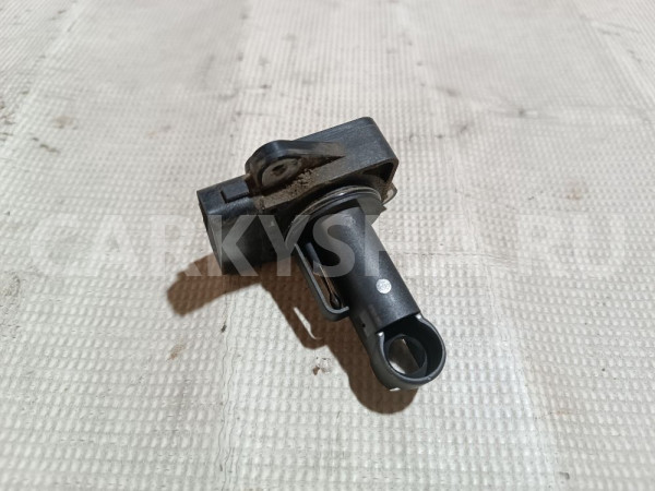 Датчик массового расхода воздуха Mazda 6 оригинальный номер ZLY113215