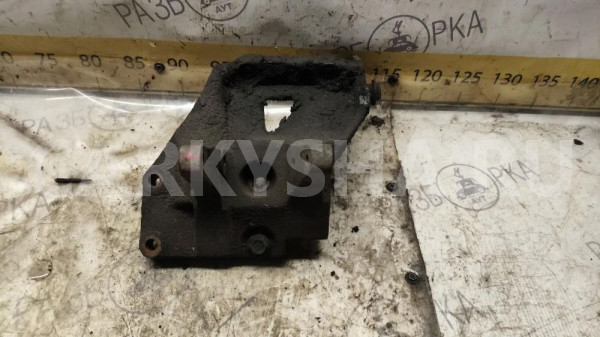 Кронштейн генератора CD20t Nissan Avenir W10 Nissan Avenir 