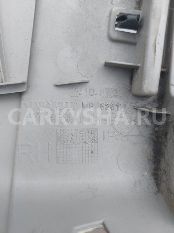 Обшивка средней стойки права Toyota Avensis (T270) Toyota Avensis оригинальный номер 6241005030