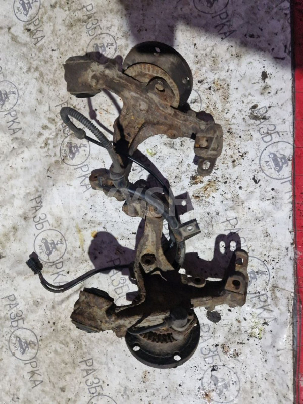 Кулак задний Audi A4 8E0505431Q Audi 200 оригинальный номер 8E0505431Q