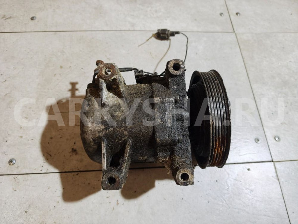 Компрессор системы кондиционирования Nissan Bluebird оригинальный номер 926004E101