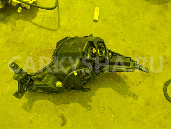 Фара Toyota Spade 