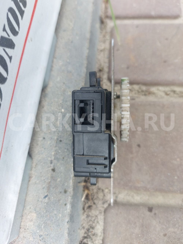 Сервопривод заслонки печки Toyota Avensis T270 Toyota Auris оригинальный номер 0638000920