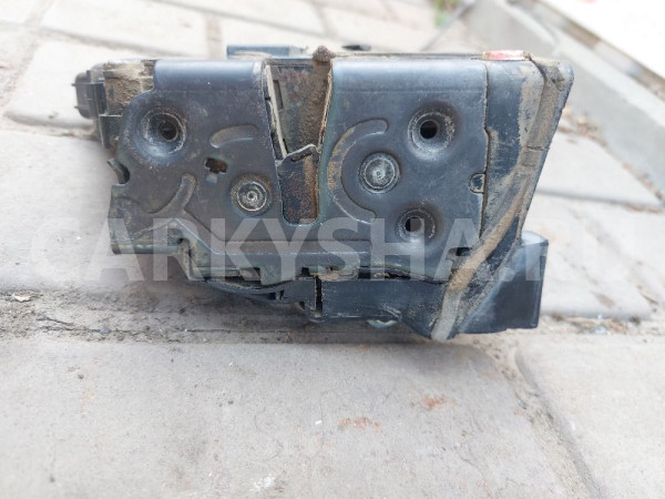 Замок задней правой двери Mazda 3 BK Mazda 2 оригинальный номер bp4k72310