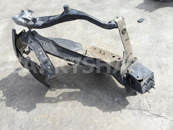 Планка телевизора Nissan Elgrand оригинальный номер 641001JB0A