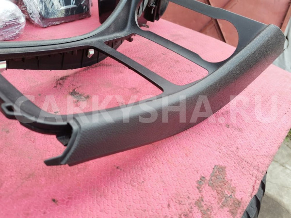 накладка консоли Mercedes-Benz A-класс W176 (2012—2015) Mercedes-Benz A-klasse оригинальный номер A17668004719H68