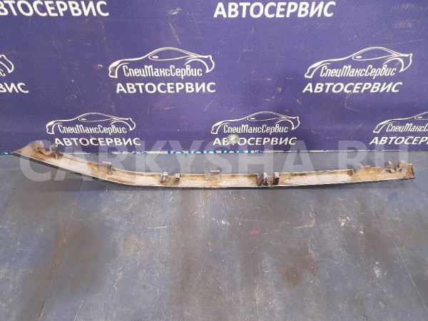 Накладка под фару передняя правая SsangYongKyron 1 Ssang Yong Kyron оригинальный номер 8310209150