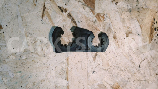 Кронштейн шланга охлаждения ваг Volkswagen Touareg оригинальный номер 8E0260759AD