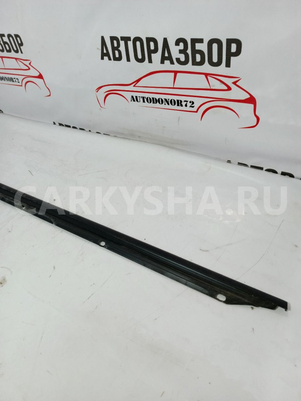 Молдинг стекла двери зад правой Volkswagen golf + Volkswagen Golf Plus оригинальный номер 5M0837477