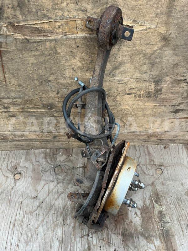 Кулак Peugeot 4007 2007-2012, задний правый Peugeot 4007 