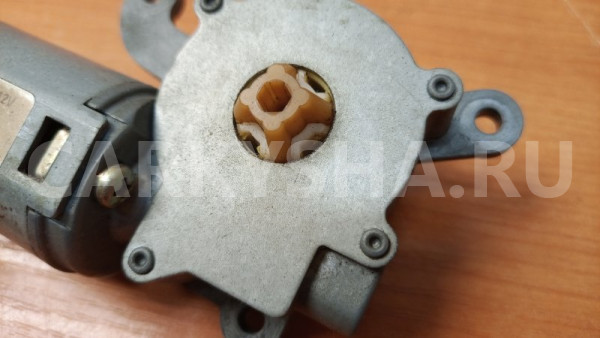 Мотор люка Mitsubishi Outlander CU5W 4G69 2004 Mitsubishi i оригинальный номер 5380049