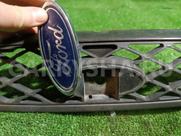 Решетка радиатора Ford Focus 