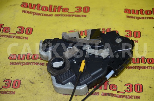 Замок двери передней правой Toyota Auris 