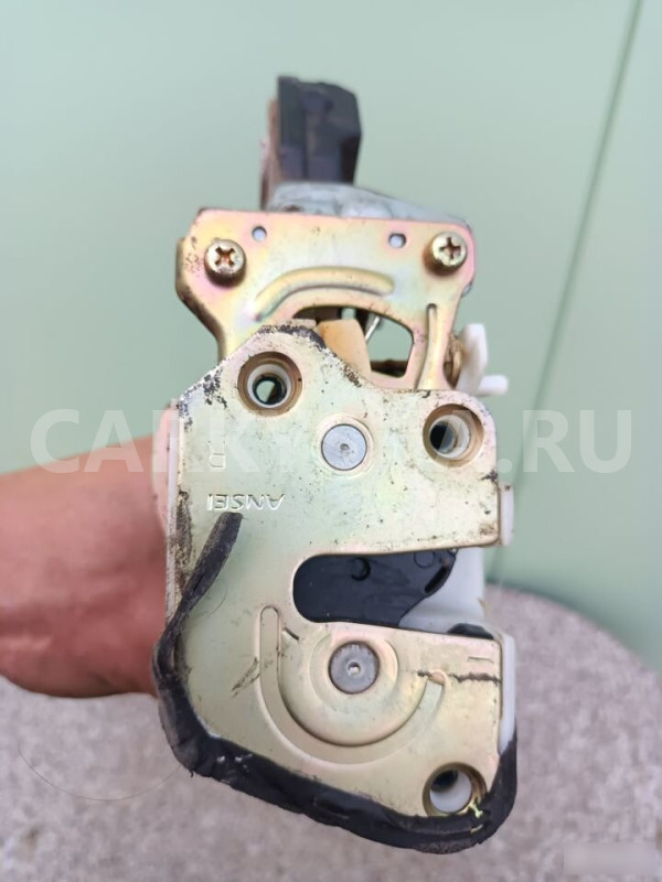 Замок двери Митцубиси Паджеро Mitsubishi Pajero Mitsubishi Galant оригинальный номер MR349288