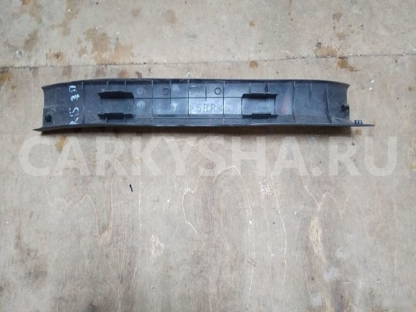 Накладка на порог задняя правая Toyota Auris Toyota Auris оригинальный номер 67917-02060
